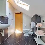 Crowonder Lucky House With Pool And Patio 30 Meters From The Zara