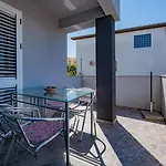 Crowonder Lucky House With Pool And Patio 30 Meters From The *
