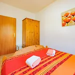 Crowonder Lucky House With Pool And Patio 30 Meters From The Appartamento Zara