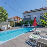 Crowonder Lucky House With Pool And Patio 30 Meters From The Appartamento *