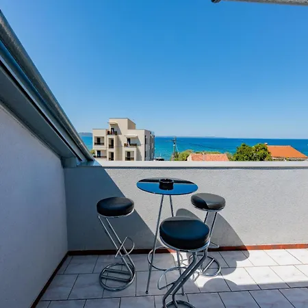 Crowonder Lucky House With Pool And Patio 30 Meters From The Apartman *