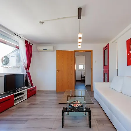 Crowonder Lucky House With Pool And Patio 30 Meters From The דירה *
