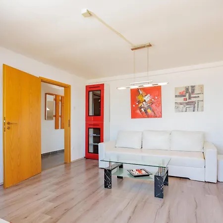 Crowonder Lucky House With Pool And Patio 30 Meters From The דירה זאדאר