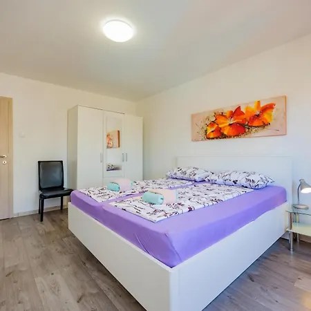 Crowonder Lucky House With Pool And Patio 30 Meters From The זאדאר