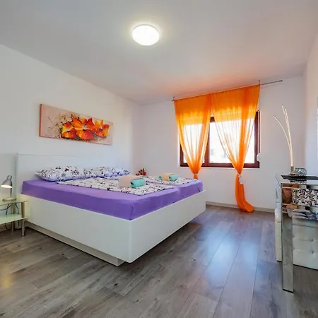 דירה Crowonder Lucky House With Pool And Patio 30 Meters From The