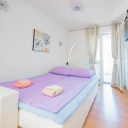 דירה Crowonder Lucky House With Pool And Patio 30 Meters From The *