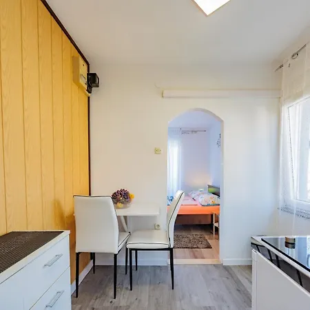 Crowonder Lucky House With Pool And Patio 30 Meters From The דירה זאדאר