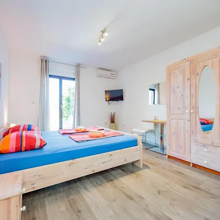 דירה Crowonder Lucky House With Pool And Patio 30 Meters From The זאדאר