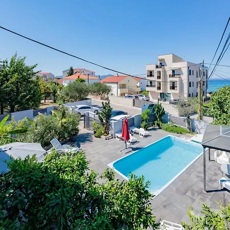 Crowonder Lucky House With Pool And Patio 30 Meters From The * Zára