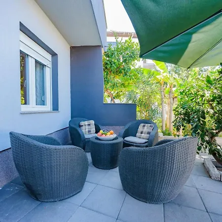 Crowonder Lucky House With Pool And Patio 30 Meters From The דירה זאדאר
