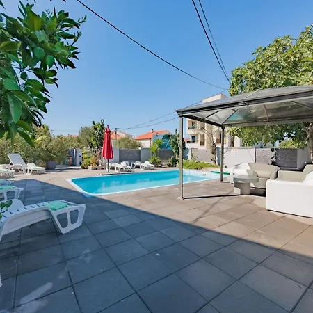Crowonder Lucky House With Pool And Patio 30 Meters From The דירה זאדאר