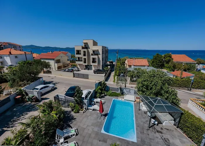 Crowonder Lucky House With Pool And Patio 30 Meters From The Zadar