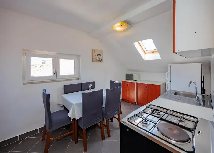 Crowonder Lucky House With Pool And Patio 30 Meters From The Apartman