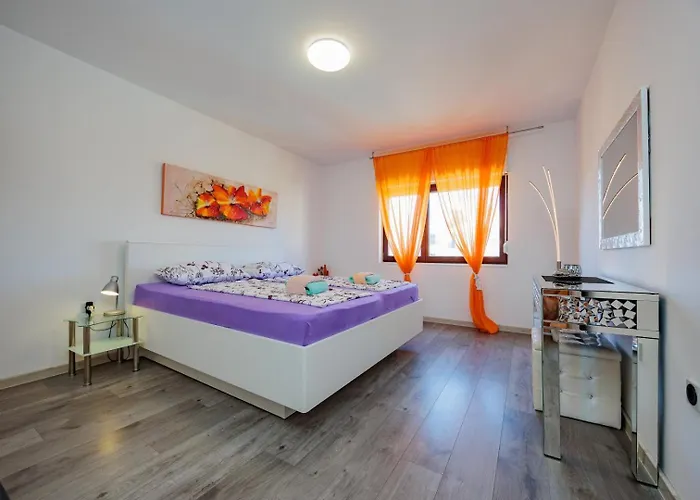 Apartmán Crowonder Lucky House With Pool And Patio 30 Meters From The