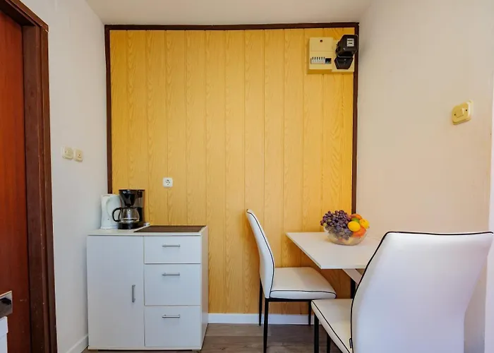 Crowonder Lucky House With Pool And Patio 30 Meters From The Apartmán *