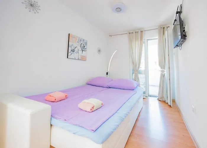 Apartman Crowonder Lucky House With Pool And Patio 30 Meters From The *