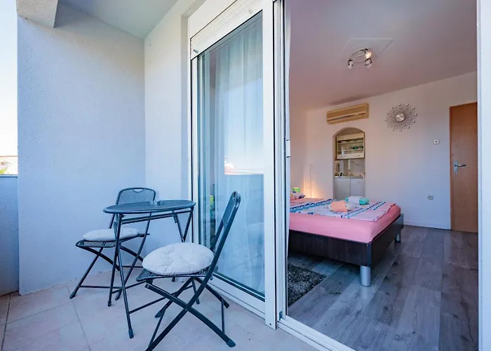 Crowonder Lucky House With Pool And Patio 30 Meters From The Zadar