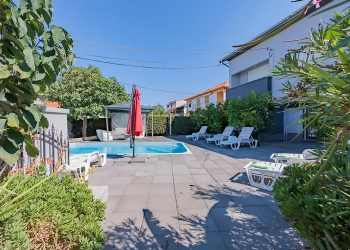 Crowonder Lucky House With Pool And Patio 30 Meters From The Zadar
