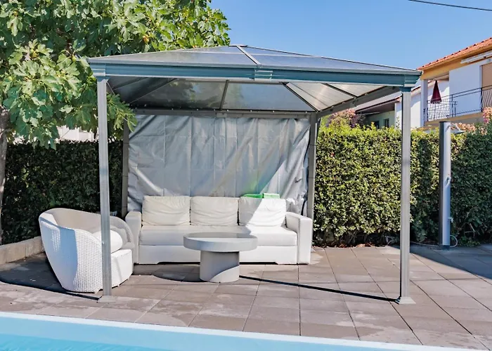 Crowonder Lucky House With Pool And Patio 30 Meters From The * Zadar