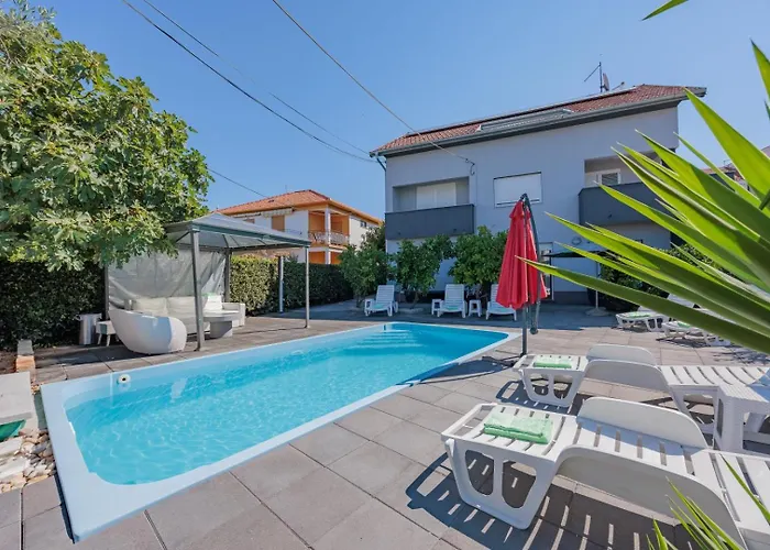 Crowonder Lucky House With Pool And Patio 30 Meters From The Apartman *