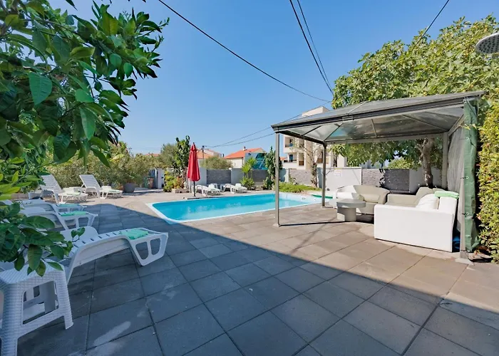 Crowonder Lucky House With Pool And Patio 30 Meters From The Apartmán Zadar