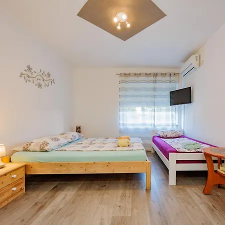 Crowonder Lucky House With Pool And Patio 30 Meters From The * 扎达尔