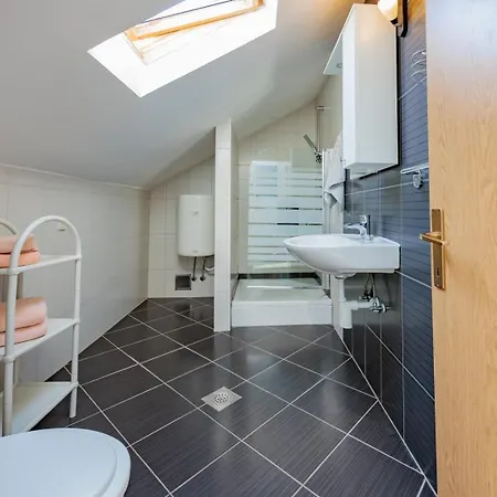 公寓 Crowonder Lucky House With Pool And Patio 30 Meters From The *