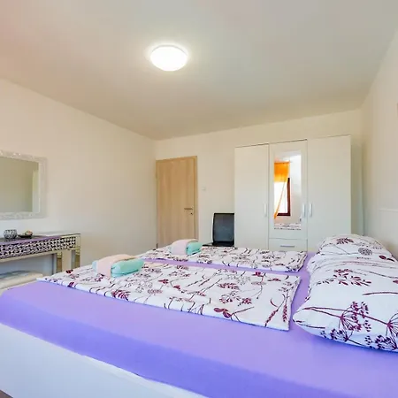 公寓 Crowonder Lucky House With Pool And Patio 30 Meters From The *
