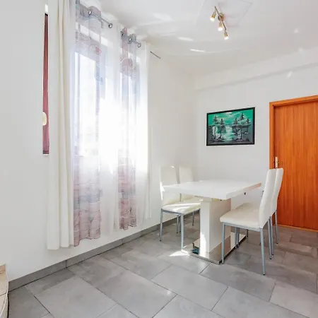 公寓 Crowonder Lucky House With Pool And Patio 30 Meters From The *
