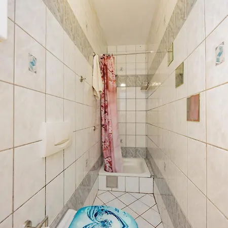 Crowonder Lucky House With Pool And Patio 30 Meters From The 扎达尔