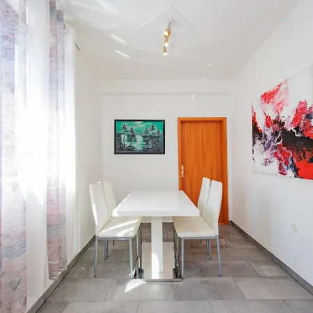 公寓 Crowonder Lucky House With Pool And Patio 30 Meters From The