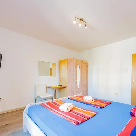 Crowonder Lucky House With Pool And Patio 30 Meters From The 公寓 扎达尔