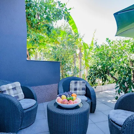 Crowonder Lucky House With Pool And Patio 30 Meters From The 扎达尔