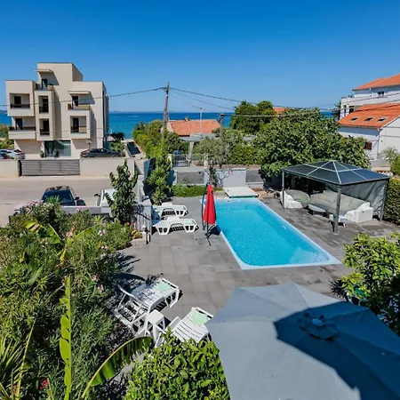 Apartamento Crowonder Lucky House With Pool And Patio 30 Meters From The