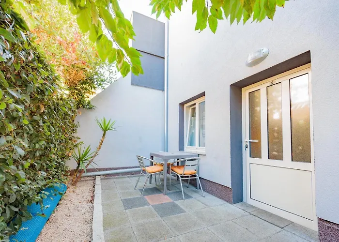 Crowonder Lucky House With Pool And Patio 30 Meters From The