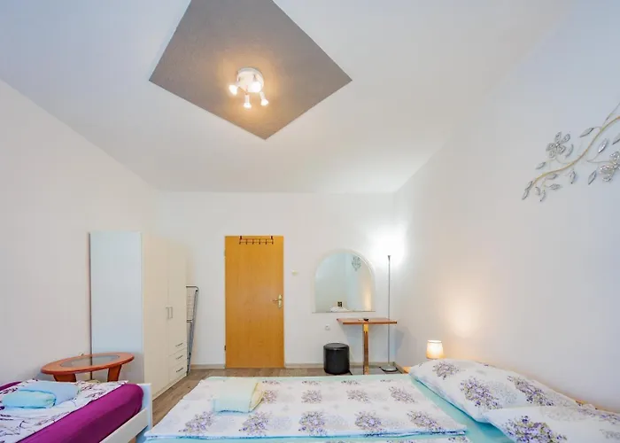 Crowonder Lucky House With Pool And Patio 30 Meters From The *