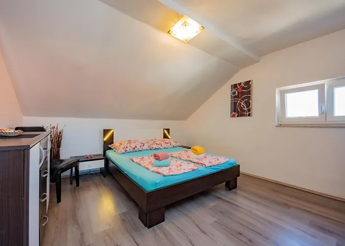 Crowonder Lucky House With Pool And Patio 30 Meters From The