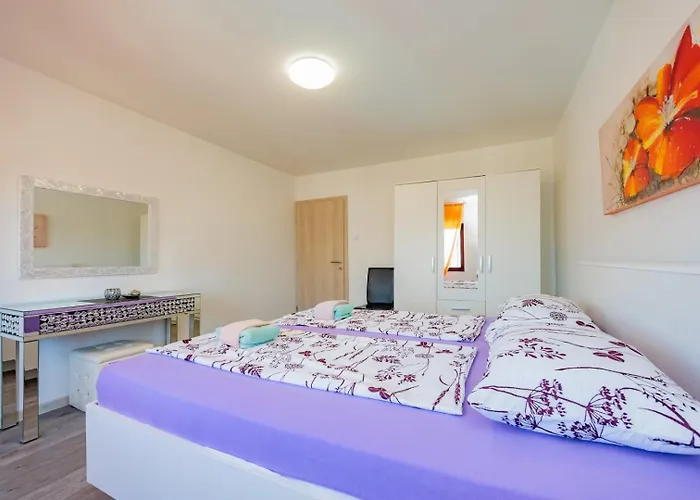 Διαμέρισμα Crowonder Lucky House With Pool And Patio 30 Meters From The *