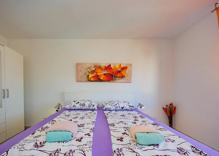 Διαμέρισμα Crowonder Lucky House With Pool And Patio 30 Meters From The Ζαντάρ