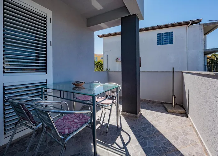 Crowonder Lucky House With Pool And Patio 30 Meters From The *