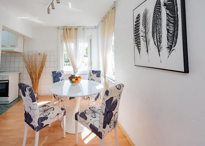 Crowonder Lucky House With Pool And Patio 30 Meters From The