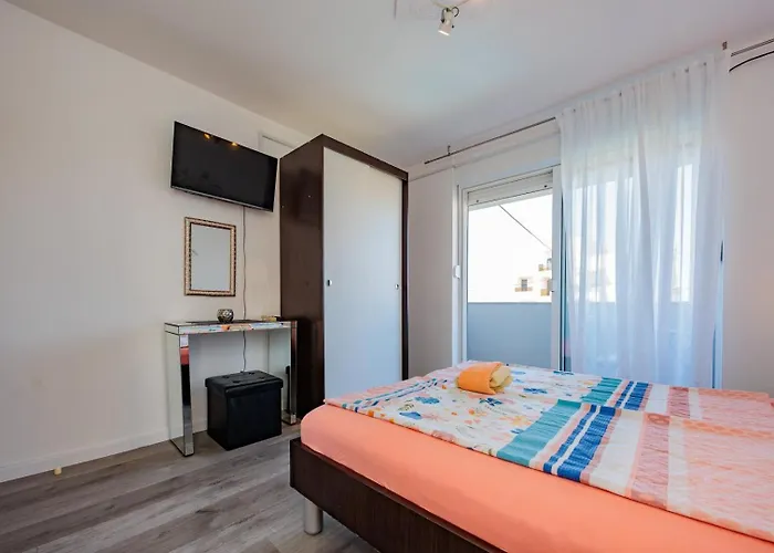 Crowonder Lucky House With Pool And Patio 30 Meters From The