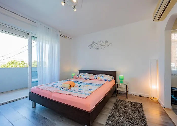 Crowonder Lucky House With Pool And Patio 30 Meters From The Apartman