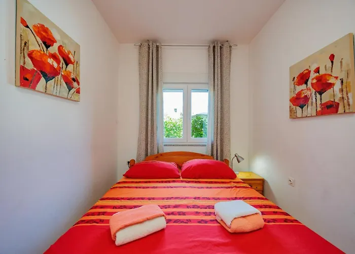 Crowonder Lucky House With Pool And Patio 30 Meters From The