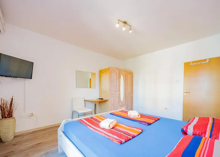 Crowonder Lucky House With Pool And Patio 30 Meters From The Διαμέρισμα Ζαντάρ