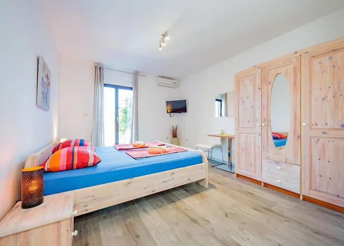 Διαμέρισμα Crowonder Lucky House With Pool And Patio 30 Meters From The Ζαντάρ