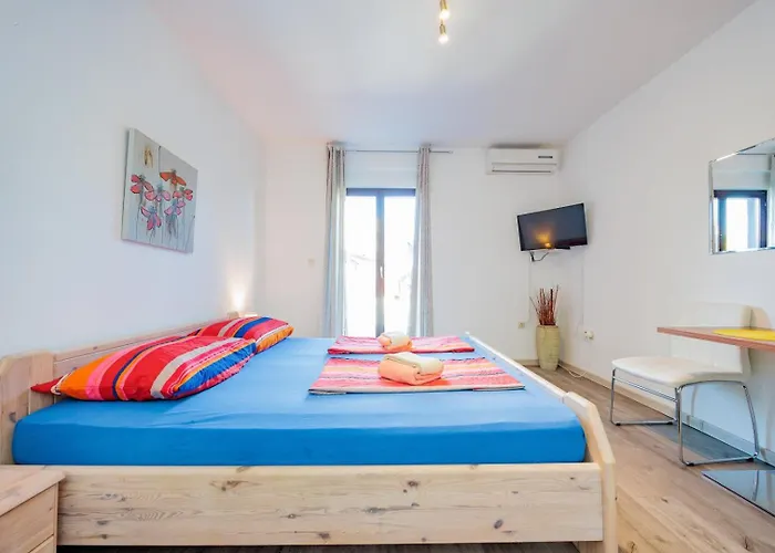 Crowonder Lucky House With Pool And Patio 30 Meters From The *