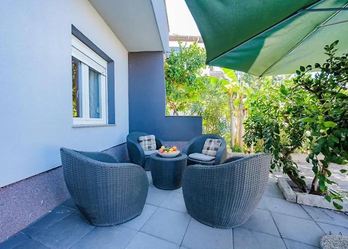 Crowonder Lucky House With Pool And Patio 30 Meters From The Apartman Zadar