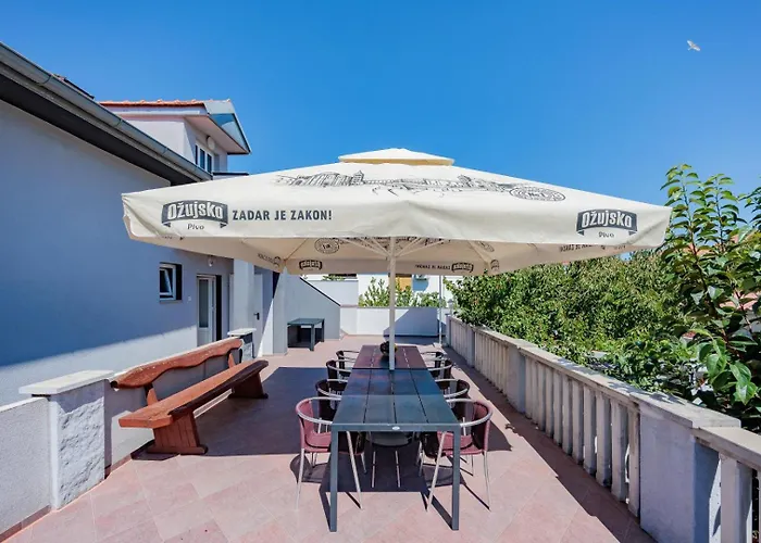 Crowonder Lucky House With Pool And Patio 30 Meters From The *