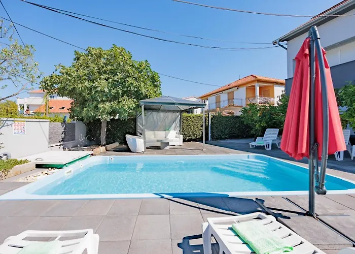 Crowonder Lucky House With Pool And Patio 30 Meters From The